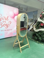 Photomaton numérique portable en bois avec écran tactile, miroir magique ovale en bois pour selfies