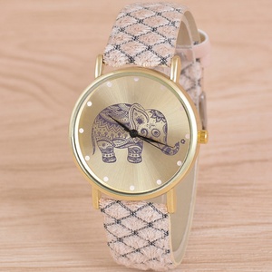 Montre pour femme tendance série Éléphant, bracelet en cuir vintage, montre à quartz pour femme, vente en gros - Product Image 4