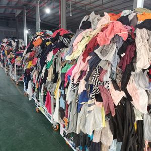 خِرَقُ مَلَابِس قُماش 25 كجم عبوة ألوان داكنة متنوعة قمصان قطنية خِرَق قُماش قطنية رخيصة - Product Image 3