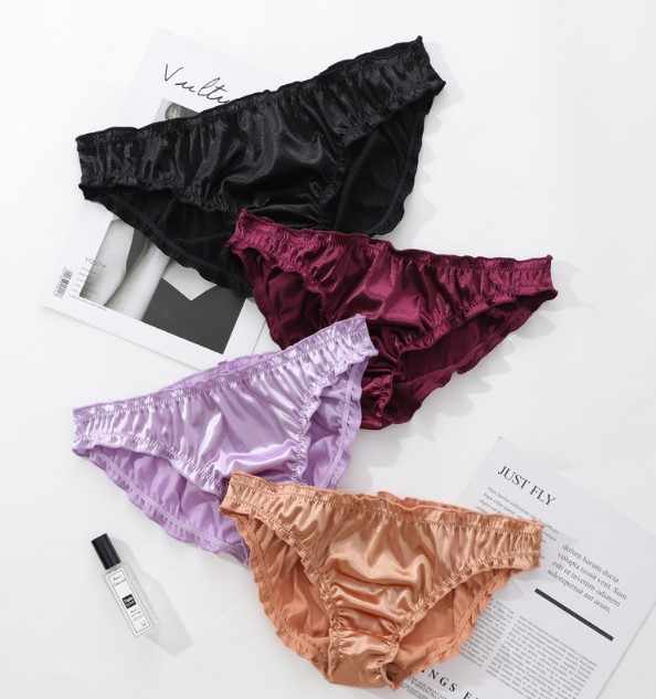 サテンパンティー