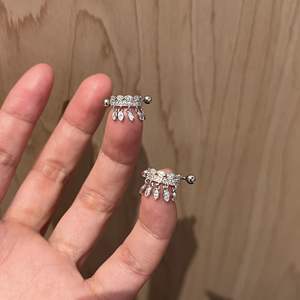 Pendientes Colgantes de Plata de Ley S925, Diseño Exquisito de Borla con Forma de Gota de Agua, Estilo Nicho de Alta Gama, Cierre de Rosca, Aspecto Dulce - Product Image 1