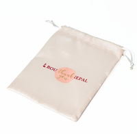 Sacs cadeaux personnalisés en tissu satiné beige, pochettes pour jouets légers, sacs à cordon en soie pour bijoux, sacs de rangement