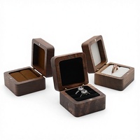 Boîte à bijoux carrée en bois massif, boîte de rangement pour bagues, boîte de présentation de bijoux pour anniversaire, fiançailles, proposition de mariage, Noël