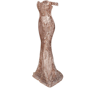 Abito da sera dorato con spalle scoperte - Product Image 2