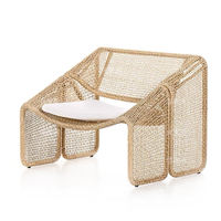 Chaise longue d'extérieur en rotin tissé à la main de conception artistique moderne coussin confortable imperméable pour l'école salle à manger patio jardin