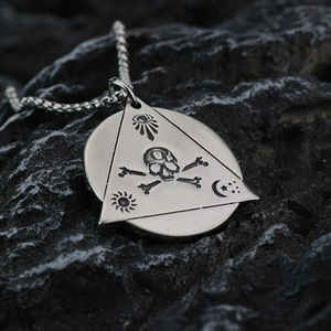 Yunnique – collier avec pendentif pyramidal en acier inoxydable pour hommes, bijoux de cadeau avec charme œil porte-bonheur de la franc-maçonnerie - Product Image 3