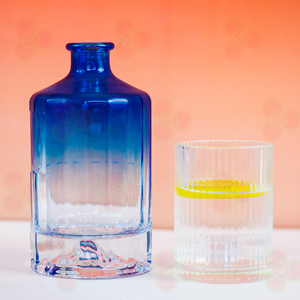 Bouteilles en verre revêtues personnalisées de différentes couleurs pour les spiritueux Vodka <span class=keywords><strong>Whisky</strong></span> Tequila & Brandy <span class=keywords><strong>Cork</strong></span> Sealing - Product Image 2