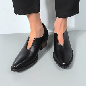 Pointed Toe Thick Heel Slip-on Women's Small Leather Shoes Autumn Arrival Plus Size British Style Retro Mid-heeled Flats - Product Image 3