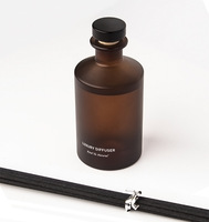 Emballage de logo personnalisé Bouteilles en verre vides d'aromathérapie de diffuseur de roseau ambre givré de luxe de 100ml 250ml avec boîte pour la décoration intérieure