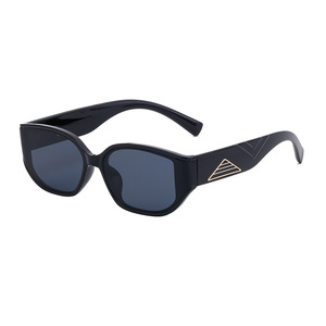 Gafas de sol de montura pequeña de estilo europeo americano hechas a medida para mujer, lentes de PC negras, protección UV400, moda de Instagram - Product Image 1