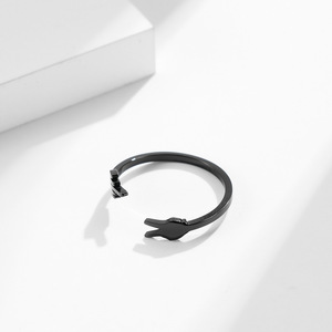 Anillo Minimalista de Acero de Titanio con Forma de Tijera y Signo V, Unisex, para Uso Diario - Product Image 4