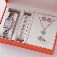 Nouvelle montre pour femme en métal de luxe léger, montre à quartz carrée simple et tendance pour étudiante, vente en gros