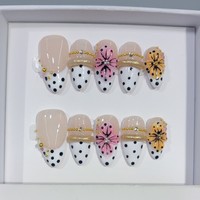 10 faux ongles amande à paillettes, style French, faits à la main, à presser, avec fleurs et perles dorées, couvrance totale avec pointe.