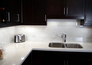 Nouvel arrivage de vanité de cuisine en quartz blanc moderne Préfabriqué artificiel personnalisé Taille de coupe Marbre naturel contemporain - Product Image 3