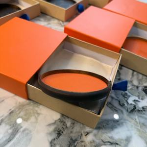 Plateau de service rond en bois écologique de haute qualité, minimaliste, pour les cadeaux de mariage et de fête - Product Image 1