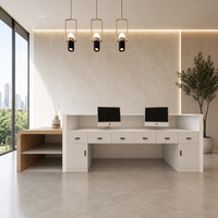 Bureau d'accueil oblong en bois de style moderne et écologique pour hôtel, bar, salon, restaurant – Conception personnalisée pour la plantation printanière