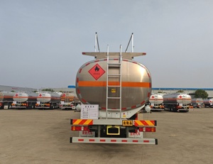 Autocisterna Sinotruk 8X4 Nuova <span class=keywords><strong>a</strong></span> Diesel con Serbatoio in Acciaio al Carbonio/Lega di Alluminio in Vendita - Product Image 4