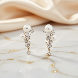 Boucles d'oreilles élégantes en or blanc avec fausses perles et cristaux pour mariage, bijoux classiques en perles pour femmes E2457 - Product Image 2