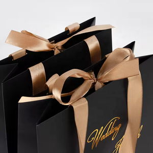 ถุงกระดาษของขวัญสุดหรูถุงกระดาษบรรจุภัณฑ์สำหรับใส่เสื้อผ้ามีริบบิ้นสำหรับใส่โลโก้ตามสั่ง - Product Image 3