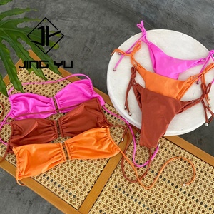 Maillots de bain personnalisés en satin avec accessoires métalliques texturés, bikini de haute qualité en nylon recyclé - Product Image 4