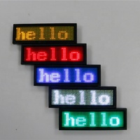 Placa de Identificación LED Recargable USB con Letras Desplazables en Rojo, Azul, Verde, Amarillo, Blanco y Morado, Etiqueta Inteligente con Nombre
