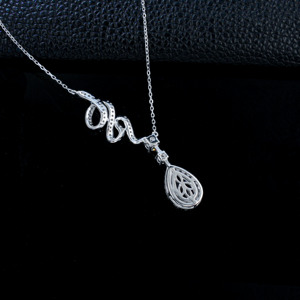 Collar con Colgante de Zafiro Creado en Plata de Ley 925, Diseño de Serpiente con Halo de Zafiro de Laboratorio con Corte de Pera, Joyería Fina para Mujer - Product Image 2