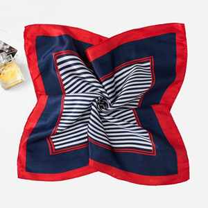 Foulard carré personnalisé pour femme grande taille 90x90cm en satin de soie pure, imprimé numérique, pour cheveux, Ethicon Soie, en coton, rayonne et polyester - Product Image 3