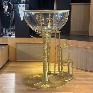 LiqVis Bicchiere Gigante da Martini Personalizzato con Glitter Dorati, Poggiabicchieri in Acrilico per Feste di Compleanno, Spettacoli Burlesque e Acquatici - Product Image 6