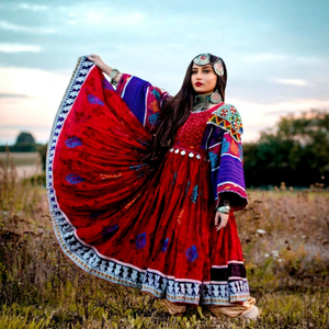 Ensemble de robe en coton rouge brodée avec manches longues et motifs colorés pour femmes, style indien, à porter toute l'année - Product Image 1