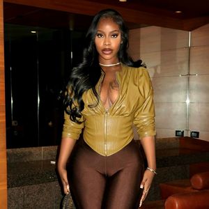 GHH11734- 2025 Sonbahar ve Kış Yeni Kadın Modası Fermuarlı Uzun Kollu PU Deri Düz Renk Pileli Dar Kesim Kısa Ceket - Product Image 2