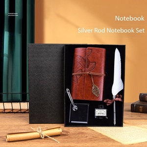 Ensemble <span class=keywords><strong>de</strong></span> carnets rétro européens en gros avec stylo à <span class=keywords><strong>plume</strong></span> et <span class=keywords><strong>porte</strong></span>-stylo pour cadeau <span class=keywords><strong>de</strong></span> Noël, logo personnalisé - Product Image 3