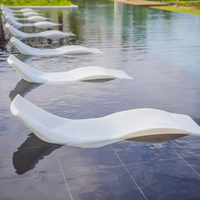 Chaise longue en fibre de verre en forme de S, résistante aux UV, imperméable, résistante à la corrosion, pliable et découpable pour hôtel, villa, piscine