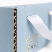 Boîte d'expédition en carton ondulé rose personnalisée avec poignée en ruban, logo en feuille d'or, emballage cadeau recyclable pour cosmétiques, chaussures, chapeaux