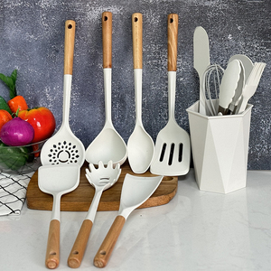 Juego de utensilios de cocina de silicona resistentes al calor, 13 piezas, utensilios de cocina con mango de madera y soporte - Product Image 5