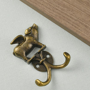 Platinum Link Flying Pig Hook Bronze Zinc Alloy Wall Hook Creative Decorative <b>Door</b> <b>Hanging</b> <b>Clothes</b> Hook European Style - Product Image 1