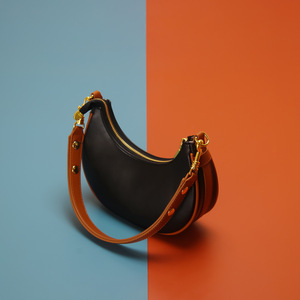 กระเป๋ากุ๊นผู้หญิงสีสันสดใสกระเป๋าสะพายไหล่หรูหราพร้อมสายรัดสองเส้นถอดออกได้จากกว่างโจว - Product Image 4