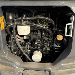 Mini-excavatrice Komatsu PC35MR de 3,5 tonnes avec moteur Yanmar, pompe hydraulique et engrenage pour le travail de rupture de dalles de béton - Product Image 6