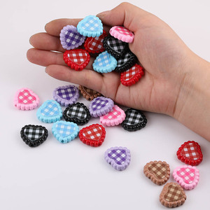 Cuentas sueltas acrílicas en forma de corazón, cuadros de doble cara para hacer joyas, accesorios DIY, color aleatorio - Product Image 3