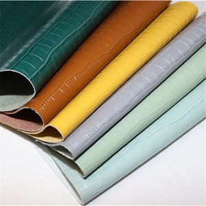 Cuero sintético PU grabado en relieve con reverso no tejido de doble cara para zapatos y bolsos - Product Image 2