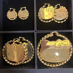 Boucles d'oreilles à tige torsadée en acier inoxydable avec personnage de dessin animé, lettres personnalisées, plaqué or 18 carats, tendance pour femmes et filles - Product Image 1