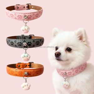 Colliers <span class=keywords><strong>pour</strong></span> animaux de compagnie en cuir PU de qualité supérieure, collier réglable <span class=keywords><strong>pour</strong></span> <span class=keywords><strong>chat</strong></span> et chien avec pendentif en forme de patte en peluche <span class=keywords><strong>pour</strong></span> chiens de petite, moyenne et grande taille - Product Image 1