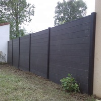 Panneaux de clôture d'intimité totale en composite bois WPC avec poteaux pour jardin extérieur