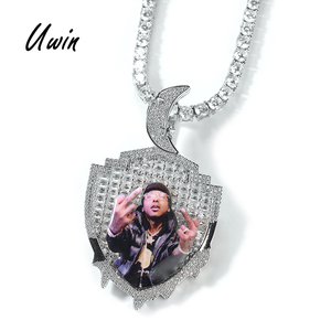 Collana Vintage con Ciondolo Personalizzato con Foto CZ Baguette, Charms Luna e Stelle, Catena a Corda Placcata Oro - Product Image 1
