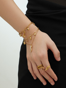 Regalo significativo per lei: <span class=keywords><strong>bracciale</strong></span> a doppio strato <span class=keywords><strong>con</strong></span> ciondoli a forma di peperoncino portafortuna e <span class=keywords><strong>campanella</strong></span>, regolabile in acciaio inossidabile - Product Image 3