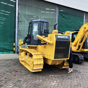 Bulldozer sur chenilles Shantui SD16, moteur Weichai 120KW, garantie 1 an, pompe à engrenages jaune haute efficacité, capacité de nivellement 4m/3.3m - Product Image 5