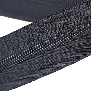 HengDa Factory Wholesale Price 3# Black White Nylon Coil Zippers Long Chain Rolls By The Yard For Beddings Suitcase
