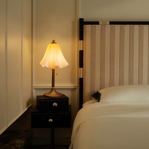 Lampe de chevet de style vintage français, source de lumière LED, base d'ampoule E27, commande par interrupteur, pour la décoration de la chambre à coucher - Product Image 1