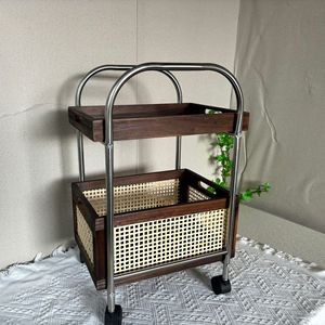 Chariot de rangement roulant en rotin et bois avec structure métallique, meuble utilitaire pour salon et station de thé - Product Image 3