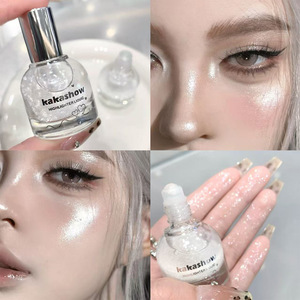Stick illuminateur liquide pour le visage, fini naturel brillant, léger, estompable, crème soyeuse et lisse - Product Image 6