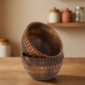 Ensemble de service floral personnalisé moderne en bois de manguier tourné à la main, comprenant un petit saladier de 10 pouces à motif pétales de rose et des cuillères, avec impression émaillée, pour les fêtes - Product Image 3